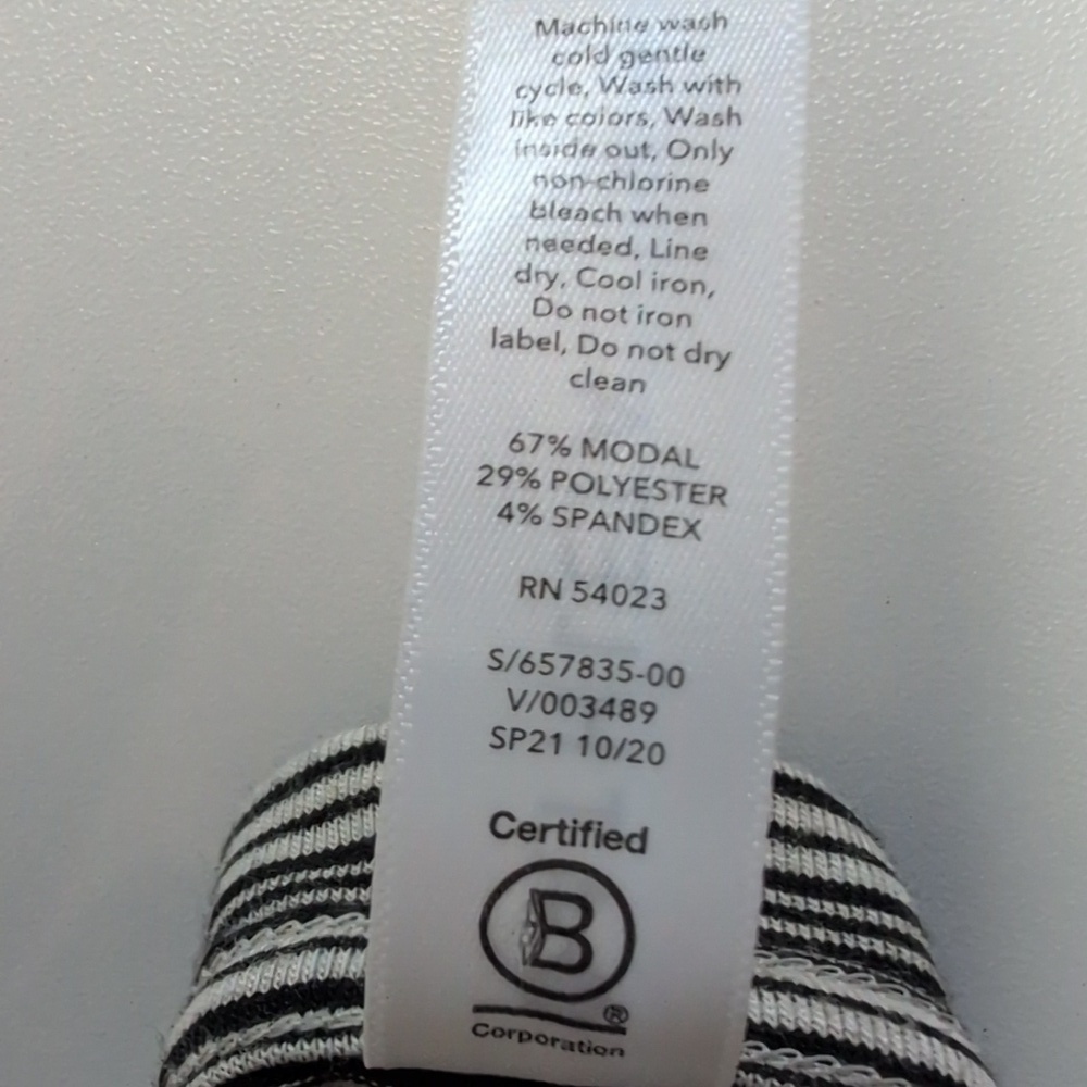 Athleta Cloudlight Stratus Striped Shirt Top Women's Size Medium EUC - Picture 8 of 8